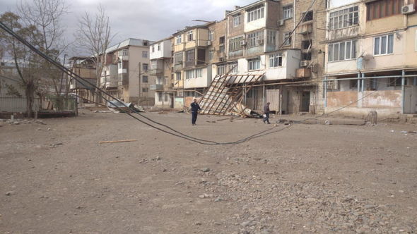 Güclü külək Gəncədə fəsadlar törətdi